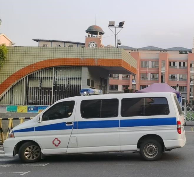 平泉救护车出租护送骨折病人一公里多少钱